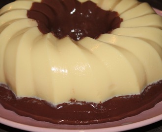 Gelatina de vainilla con base de chocolate