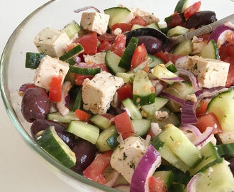 Griekse salade met tofu feta