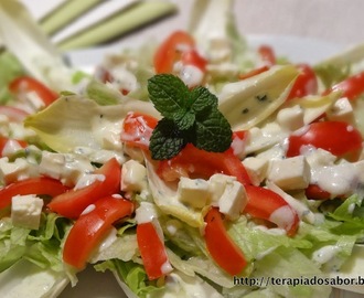 Salada de Endívia com Tomates Frescos e Molho de Hortelã