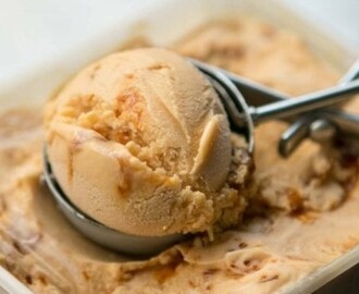 Εύκολο, απίθανο παγωτό καραμέλα με καραμελωμένα αμύγδαλα, από το sokolatomania.gr!