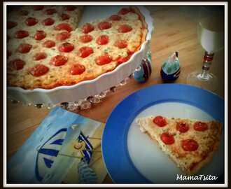 Η τυρένια τάρτα με τα ντοματίνια. Cheesy tart with cherry tomatoes.