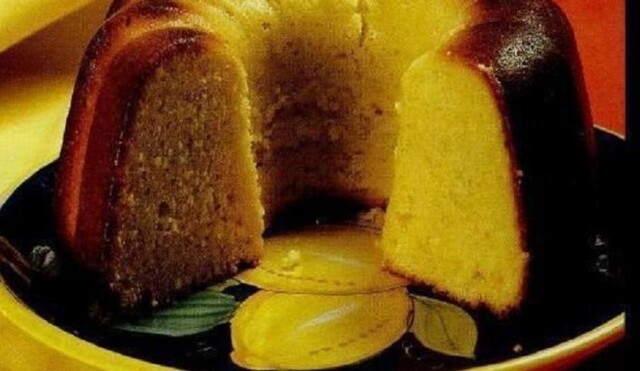 Ζουμερό κέικ λεμόνι από τον Στέλιο Παρλιάρο και τις «Γλυκές Αλχημείες» !