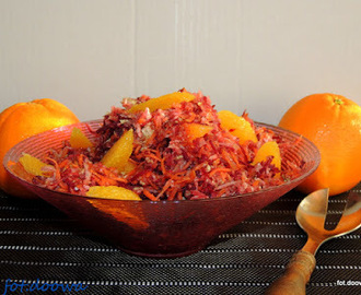 Surówka z kolorowych marchwi, rzepy, kapusty i pomarańczy