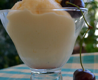 Παγωτό κρέμα με άρωμα λεμόνι  από την εξαιρετική Ιωάννα Σταμούλου και το Sweetly!