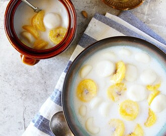 Paal Kozhukattai {Rice Flour Dumplings In A Coconut Milk Pudding}