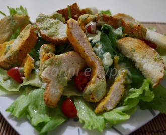 Salada Caesar com Frango Crocante