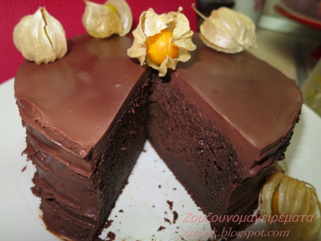 Σοκολατένιο κέικ με άρωμα νες καφέ και γλάσο σοκολάτας!