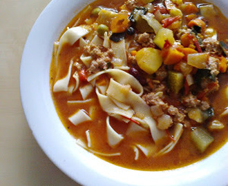 Warzywna zupa z mięsem mielonym