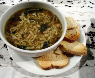 Segunda leve - Sopa de Frango , Espinafre e Noodle
