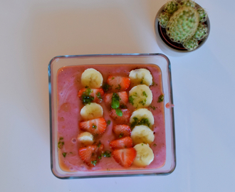 Oppskrift: Smoothie bowl med jordbær og basilikum