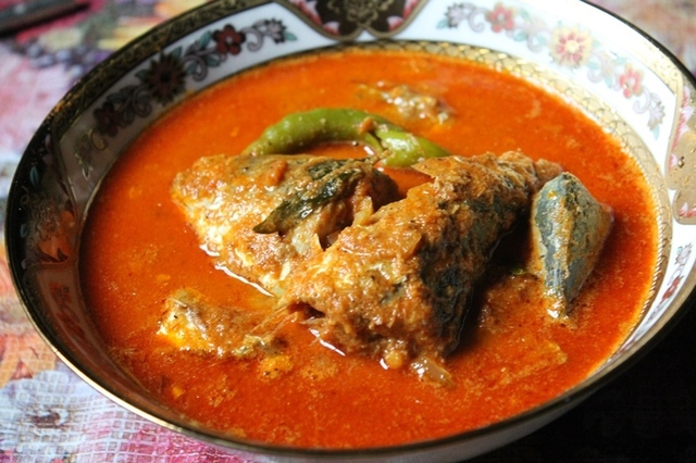 Ayala Meen Kuzhambu Recipe / Ayila Meen Kulambu / Mackerel Fish Curry Recipe