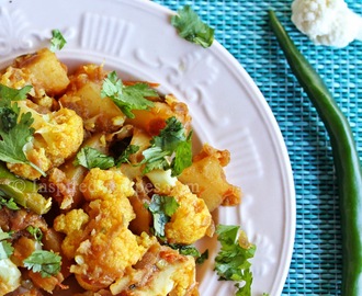 Aaloo Gobhi Masala (Spiced Cauliflower and Potato)