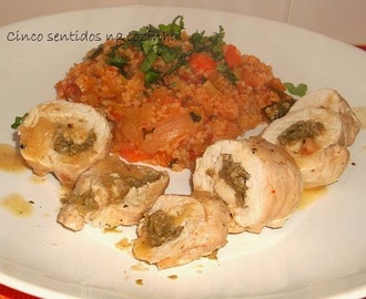 Rolinhos de peru recheados com paté de azeitonas e couscous de legumes estufados