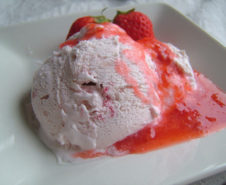 Melkefri vegansk jordbær is uten sukker