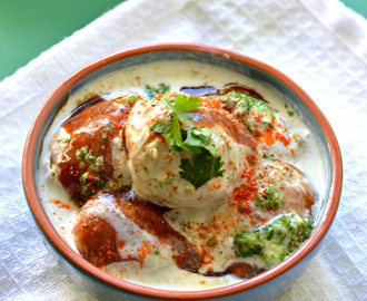 Dahi Vada | Dahi Bhalle – Lentil dumplings in spiced yogurt sauce
