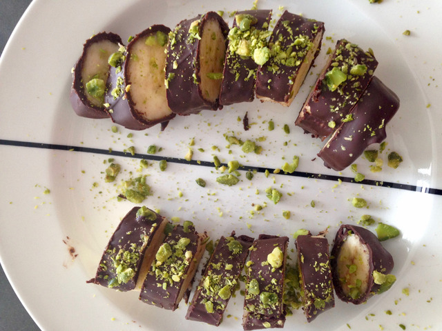 Pistachio chocolate banana sushi – surprising recipes