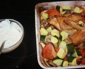 Kylling og grønnsaker i ovn og persillerotdressing