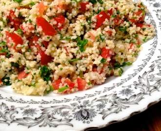 Taboulé (salade de semoule de blé aux tomates, au persil et à la menthe)