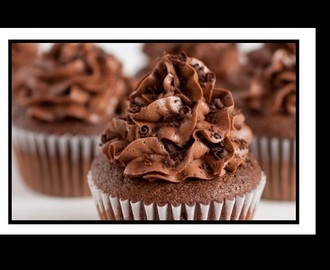 Λαχταριστή συνταγή για cupcakes βανίλιας με κρέμα σοκολάτας!