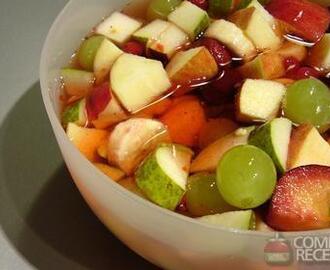 Receita de Salada de frutas com calda de laranja e mel