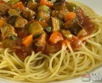 Receita de Espaguete ao molho de berinjela com carne