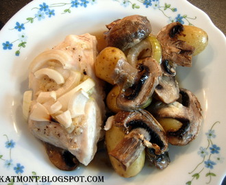 Peixe assado com batatas e cogumelos - Poisson au four sur lit de pommes de terre et champignons
