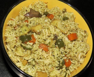 Pudina Pulao (Minty Rice with Loads of Vegetables)