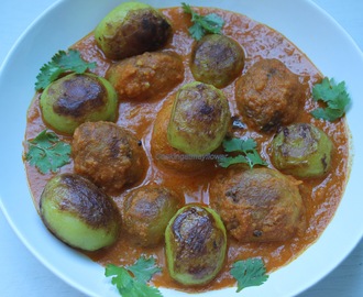 Baby potato in tomato gravy/Urulakizhangu thakkali masala curry