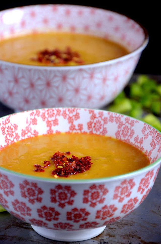 zupa krem z batatów z mlekiem kokosowym i tajskim curry