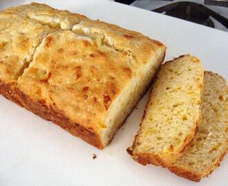 Ψωμί με τυρί τσένταρ πανεύκολο, έτοιμο σε 15′ για το φούρνο