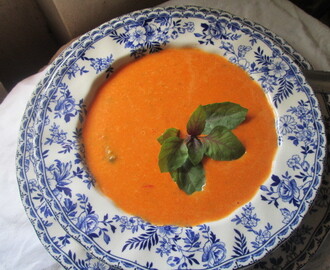 Tomato basil soup   (Sopa cremosa de albahaca y tomate)