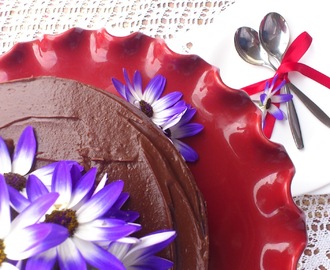 Choco-choco Dulce Cake con florecitas silvestres. Nuestra tarta de aniversario (sobre los votos nupciales y otras historias)