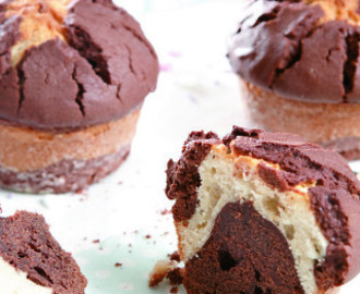 Muffins  με 2 σοκολάτες, από την Ντίνα Νικολάου και το  Olivemagazine.gr!