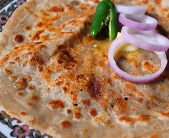 Punjabi Aloo Paratha Recipe / Dhaba Style Aloo Paratha Recipe