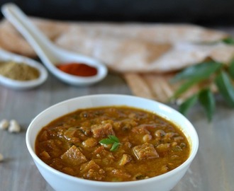 Senai Karamani Kulambhu/Yam and Black eyed Peas in Tamarind Sauce