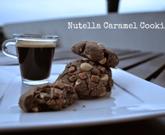 Αφράτα μπισκότα με πραλίνα φουντουκιού και καραμέλα - Nutella Caramel Cookies Recipe