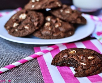 Μαλακά σοκολατένια cookies με κομμάτια λιωμένης σοκολάτας.(Νηστίσιμα)