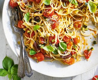 Spaghettis aux tomates cerises et aux courgettes