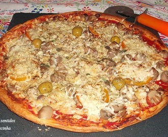 Pizza de frango e cogumelos em massa folhada- aproveitamento de sobras