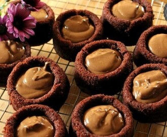ΝΗΣΤΙΣΙΜΑ Σοκολατένια κεϊκάκια γεμιστά με ταχίνι, από την Ευαγγελία Ταβλαδωράκη και το Cookstory.gr!