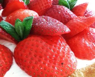 Un petit avant goût de ma recette pour la bataille food.
La recette ce soir à 18h sur mon blog 
http://www.latabledeclara.fr 
Je vous y attends
#foodblogger #latabledeclara #tarte #bataillefood #fraises #chantilly #frenchfood #genoise #spring #fruitrouge