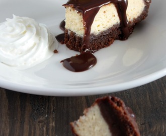 Cheesecake cotto alla vaniglia e glassa al cioccolato – Baked vanilla cheesecake and chocolate glaze