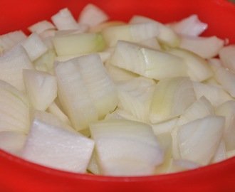 Rajasthani Lahsan-Pyaaz-Kairi ka Achar - राजस्थानी लहसन-प्याज-कैरी का आचार (Garlic - Onion - Raw Mango Pickle)
