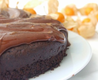Bolo de chocolate negro (sem ovos) / Dark chocolate cake (eggless)