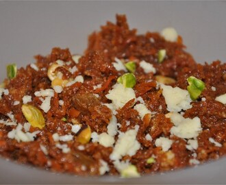 Gajar Aur Mawa Ka Halwa - गाजर और मावा का हलवा (Carrot Dessert Cooked in Microwave)