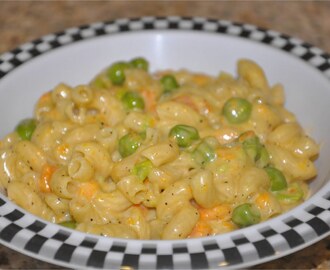Mac n Cheese with 2 chesses and peas/carrots mix