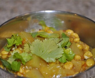 Ghiya and Chana Dal Ki Sabzi - घीया और चना दाल की सब्जी (Bottle Gourd and Gram Dal Curry)