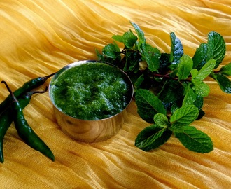 Hari Chatni (Green Chutney)