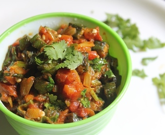 Okra Masala Recipe - Ladies Finger Curry Recipe - Bhindi Masala Recipe - Vendakkai Curry Recipe