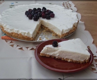 Τζιζ κέικ με άσπρη κρέμα. Υπέροχο γλυκό !!